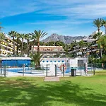 Golden Mile Getaway, Garden View, Pool & Comfort
