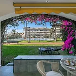 Golden Mile Getaway, Garden View, Pool & Comfort