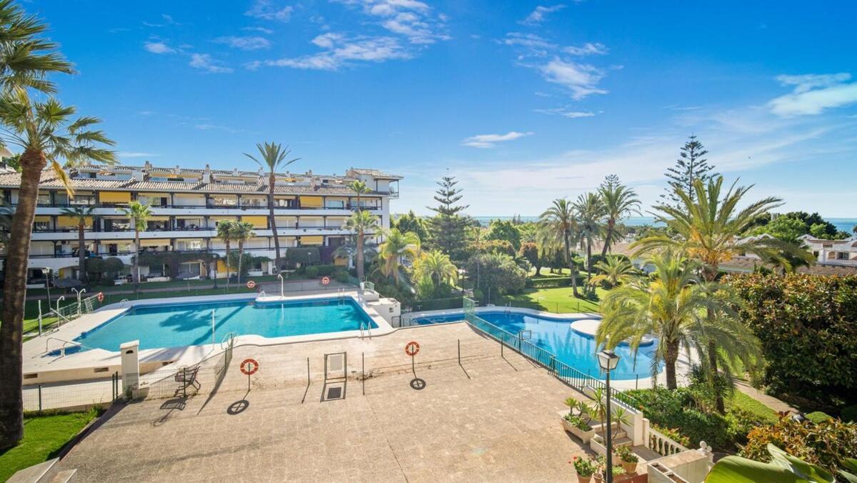 Apartment Golden Mile Getaway, Garden View, Pool & Comfort *