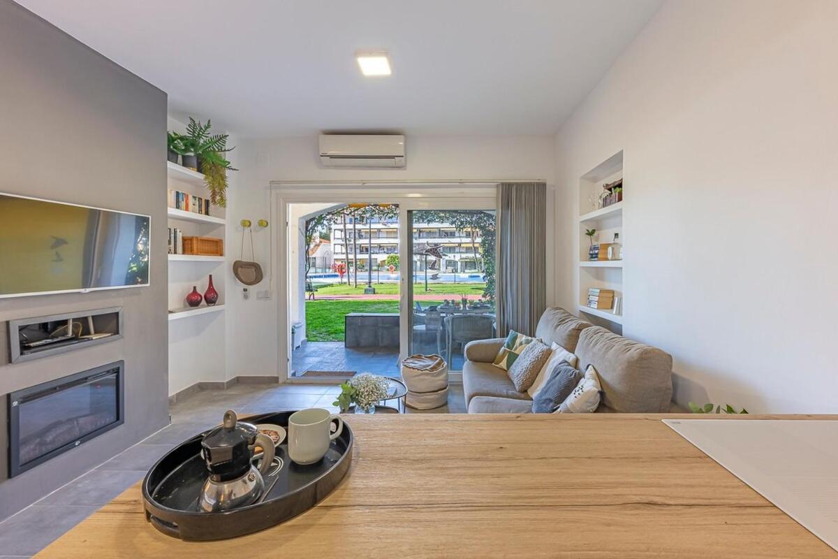 Apartment Golden Mile Getaway, Garden View, Pool & Comfort Marbella