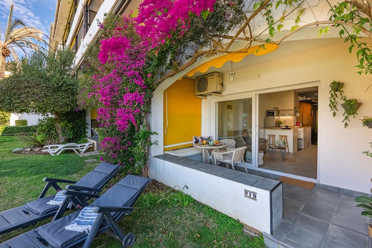 Apartment Golden Mile Getaway, Garden View, Pool & Comfort *