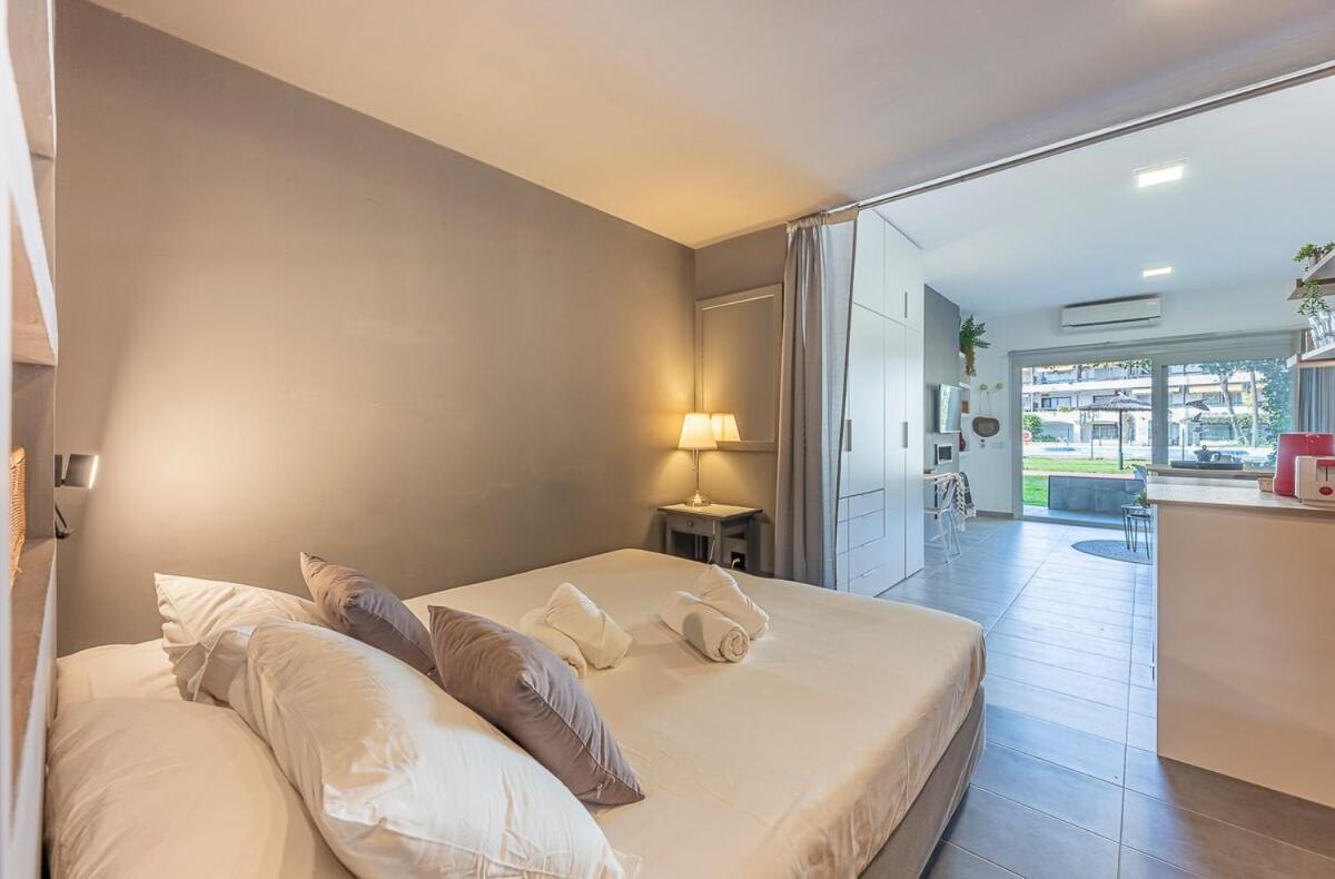 Apartment Golden Mile Getaway, Garden View, Pool & Comfort