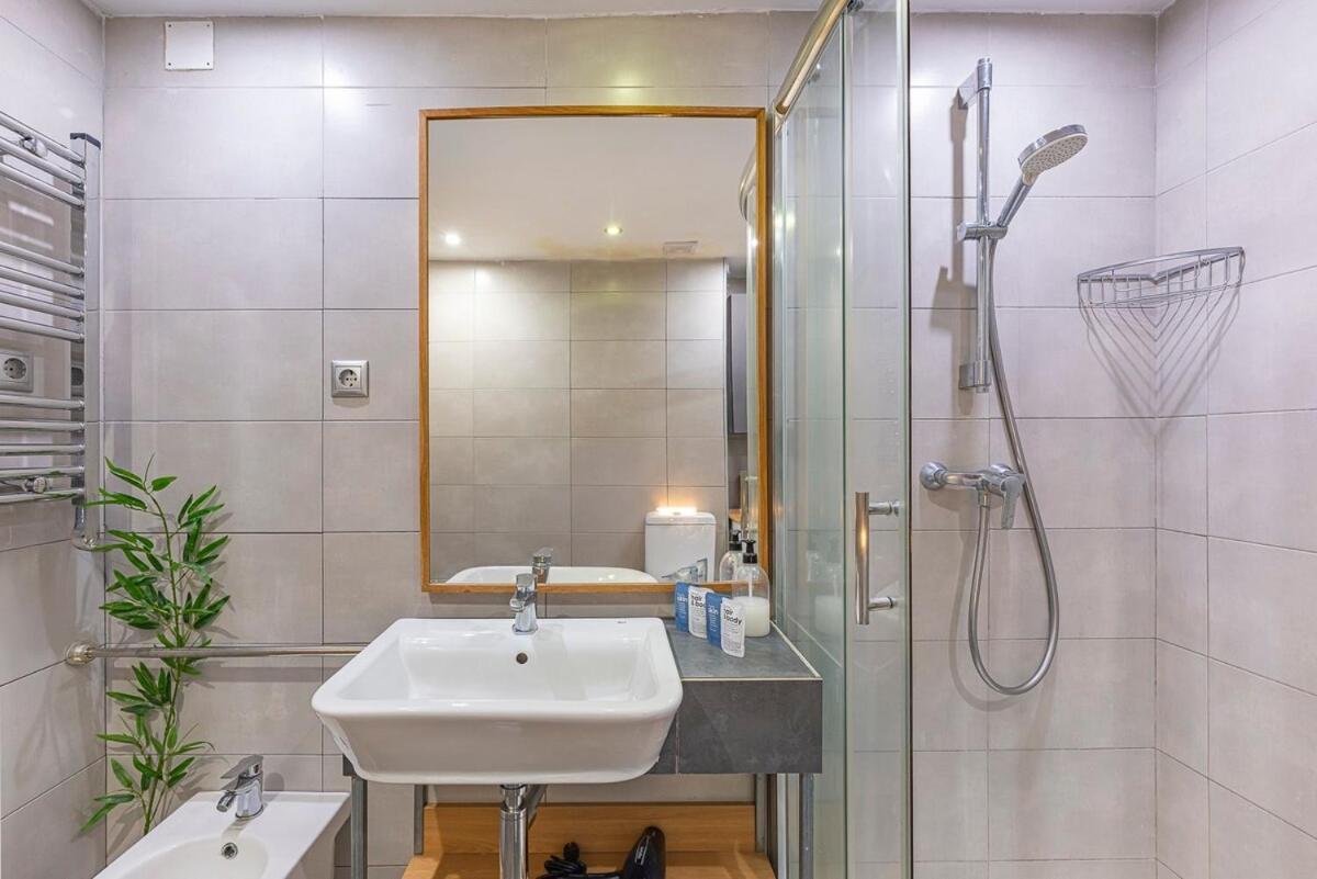 Golden Mile Getaway, Garden View, Pool & Comfort