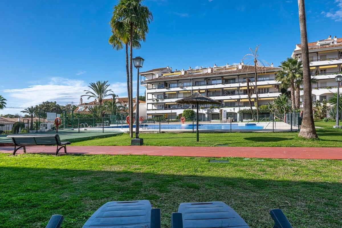 Golden Mile Getaway, Garden View, Pool & Comfort Apartment
