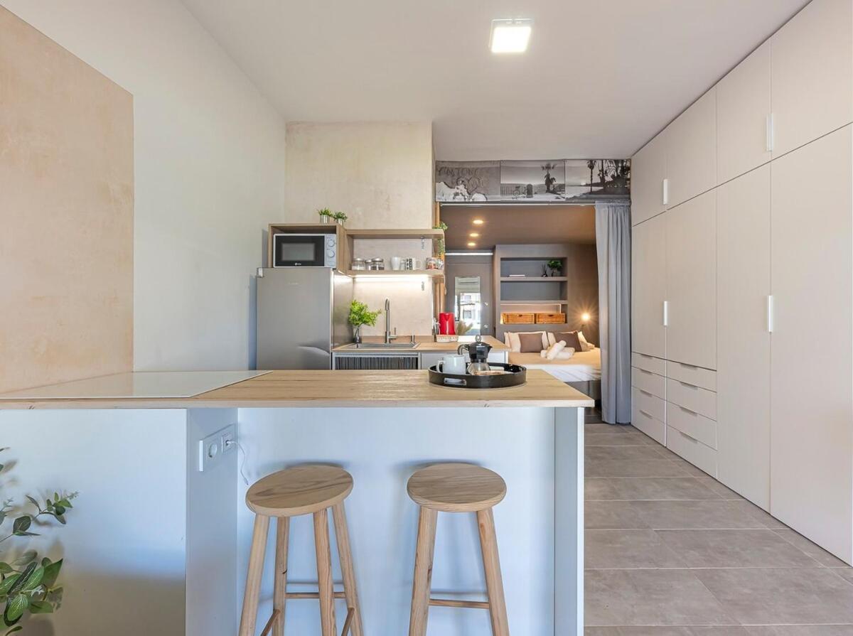 Apartment Golden Mile Getaway, Garden View, Pool & Comfort