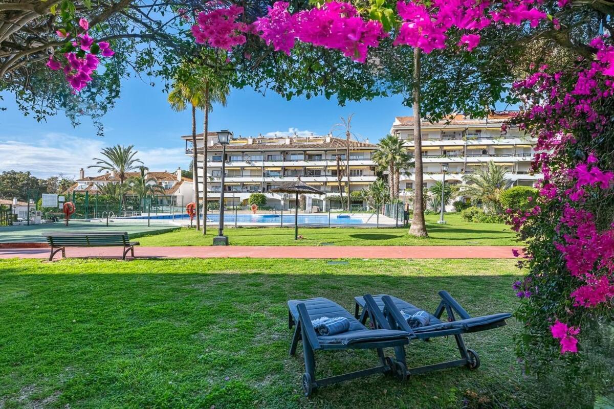 Golden Mile Getaway, Garden View, Pool & Comfort * Marbella