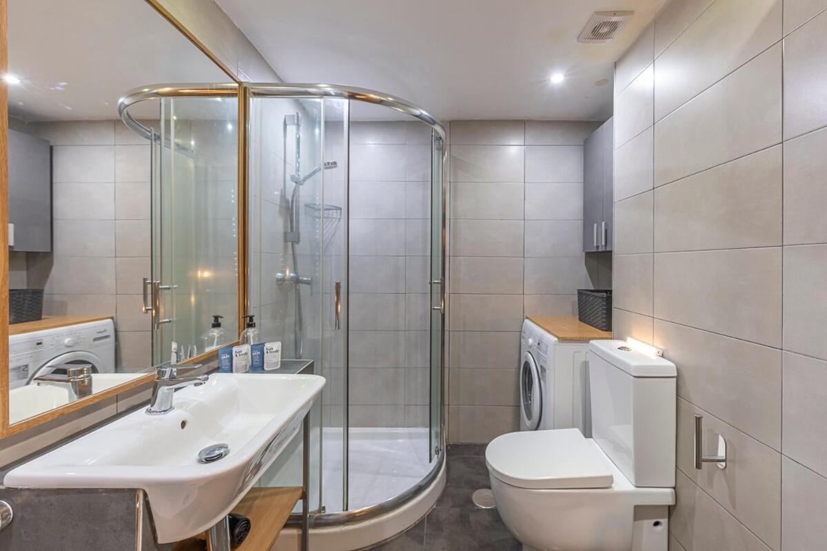 Golden Mile Getaway, Garden View, Pool & Comfort