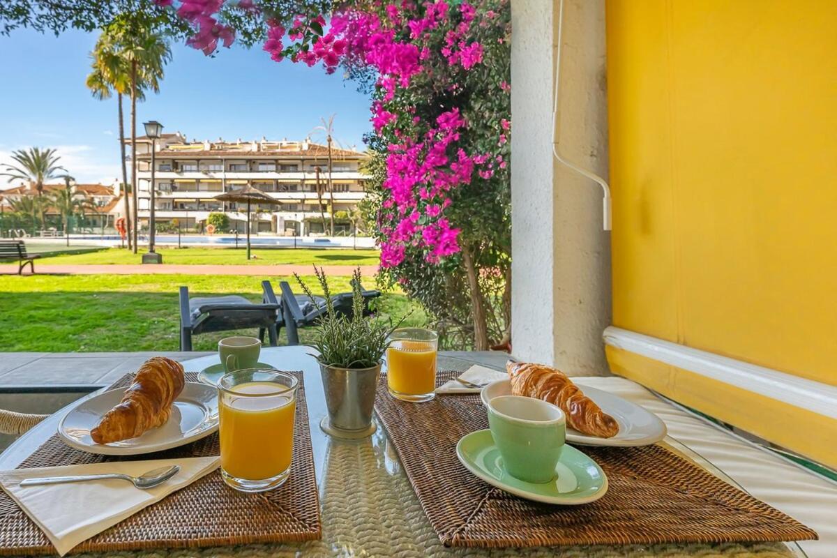 Golden Mile Getaway, Garden View, Pool & Comfort Apartment