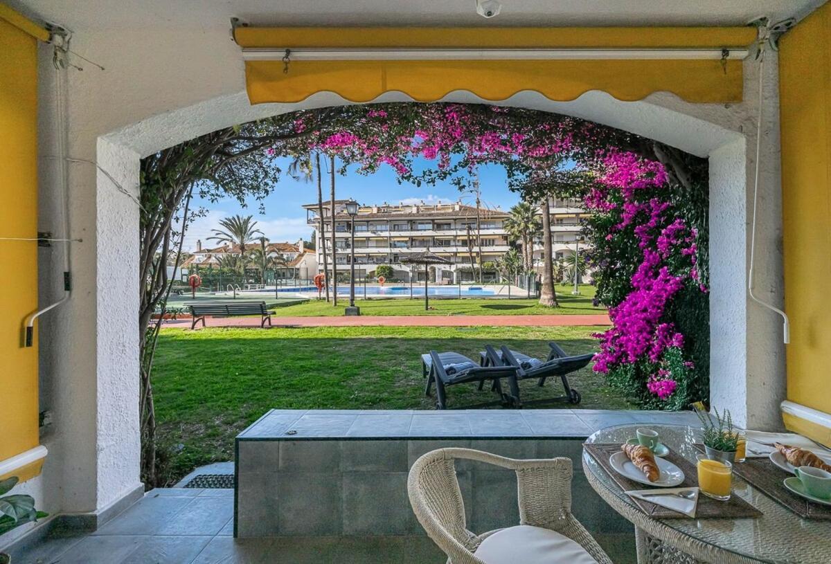 Apartment Golden Mile Getaway, Garden View, Pool & Comfort *