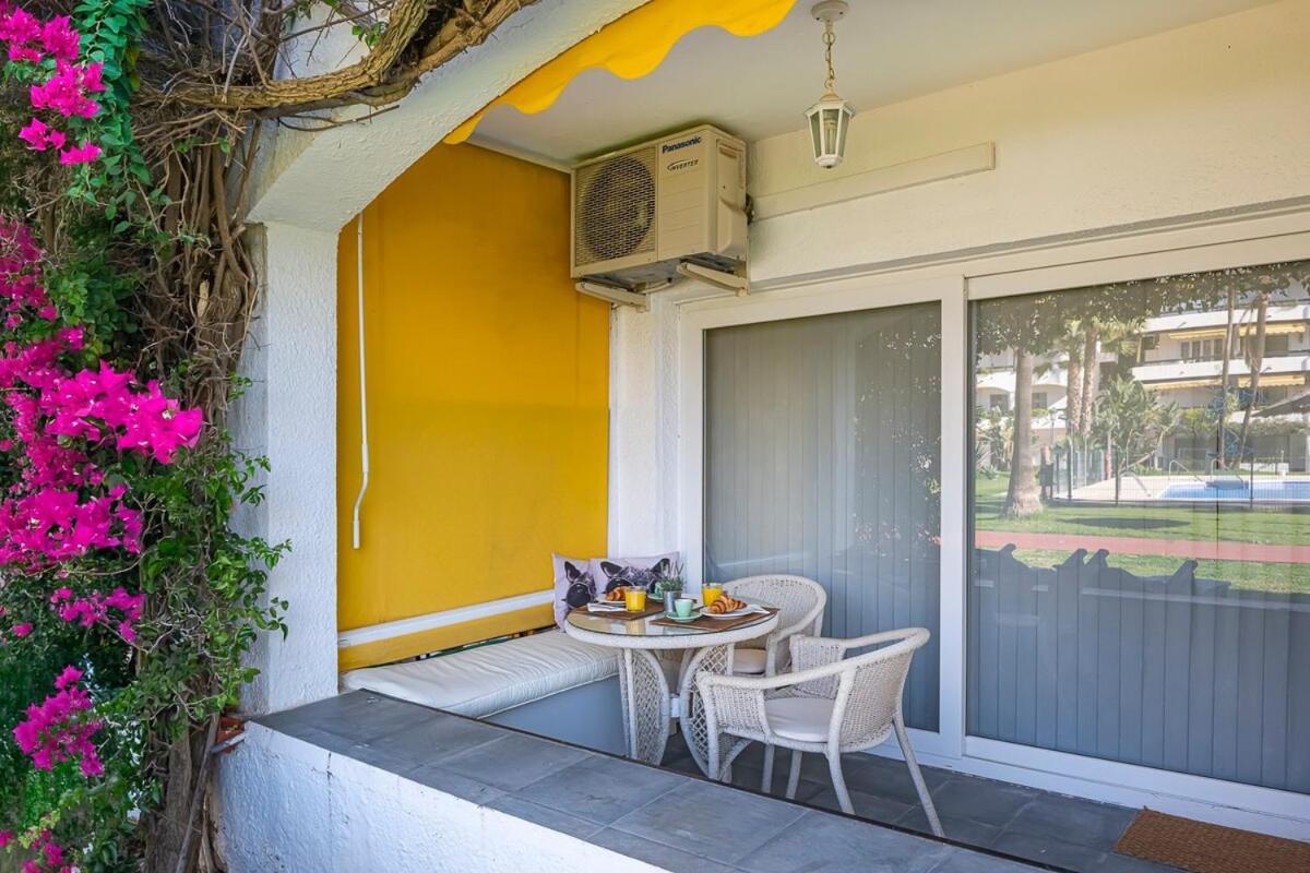 Golden Mile Getaway, Garden View, Pool & Comfort *