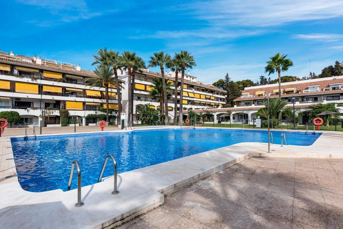Golden Mile Getaway, Garden View, Pool & Comfort *
