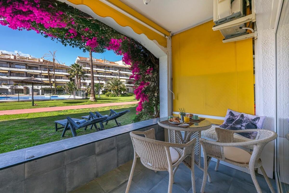 Golden Mile Getaway, Garden View, Pool & Comfort Apartamento Marbella